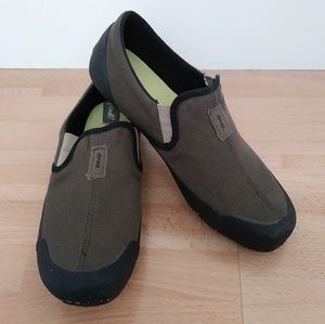 NEW Teva Womens shoes Sz 9